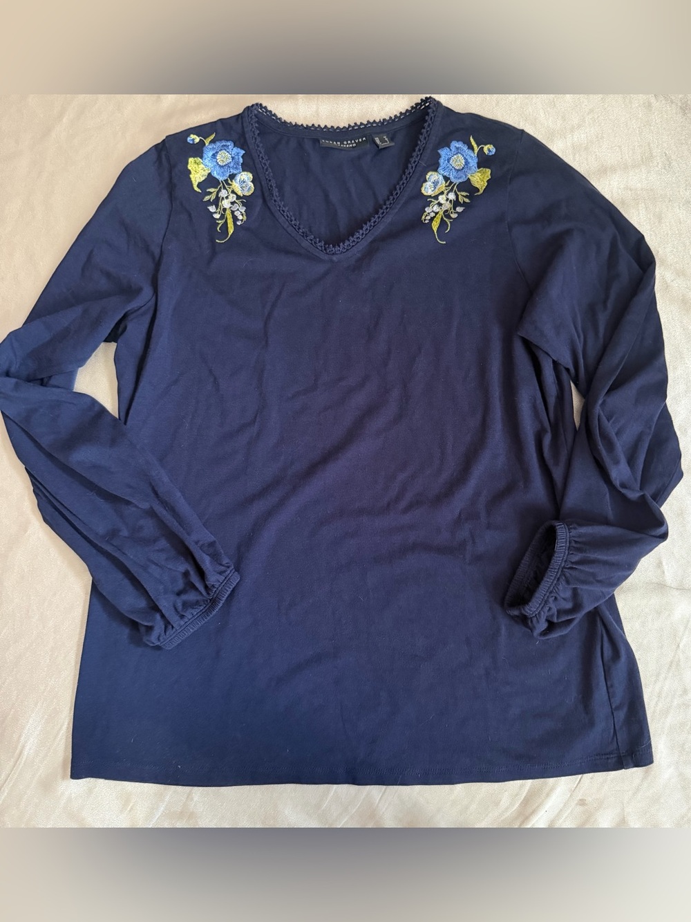 Susan Graver Weekend Navy Floral Embroidered V-Neck Knit Top Long Sleeve medium